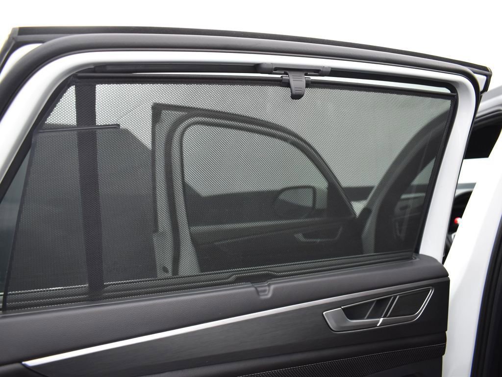 Used 2024 Volkswagen Atlas Cross Sport SE image 30