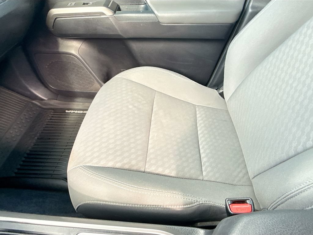 Used 2020 Toyota Tacoma SR5 RWD image 18