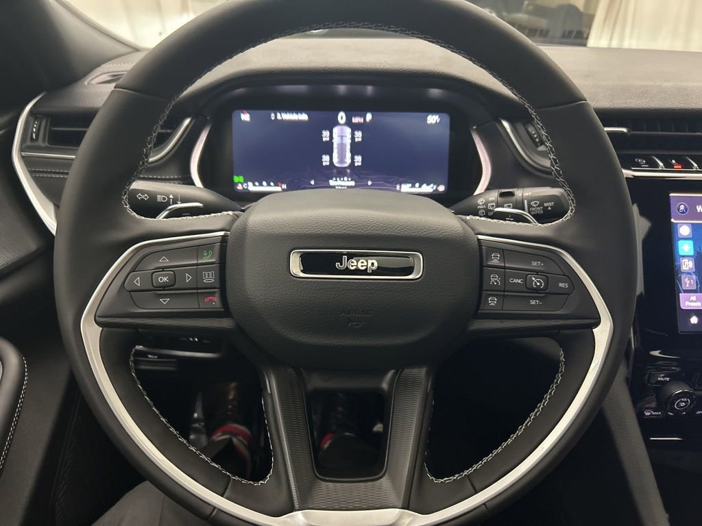 New 2025 Jeep Grand Cherokee Altitude AWD/4WD image 32