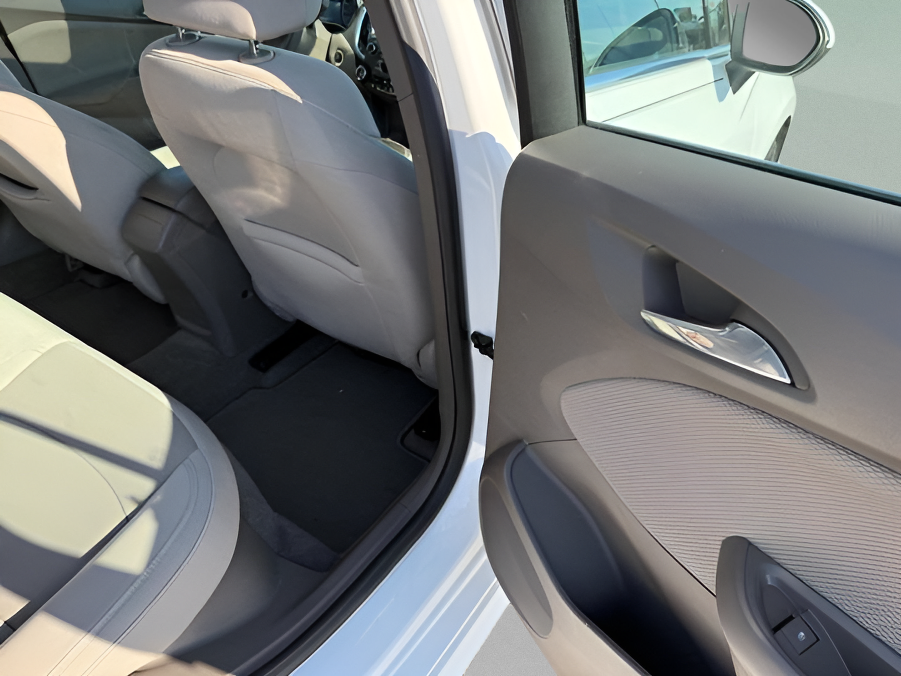 Used 2016 Chevrolet Cruze LT w/ Sun And Sound Package FWD image 10