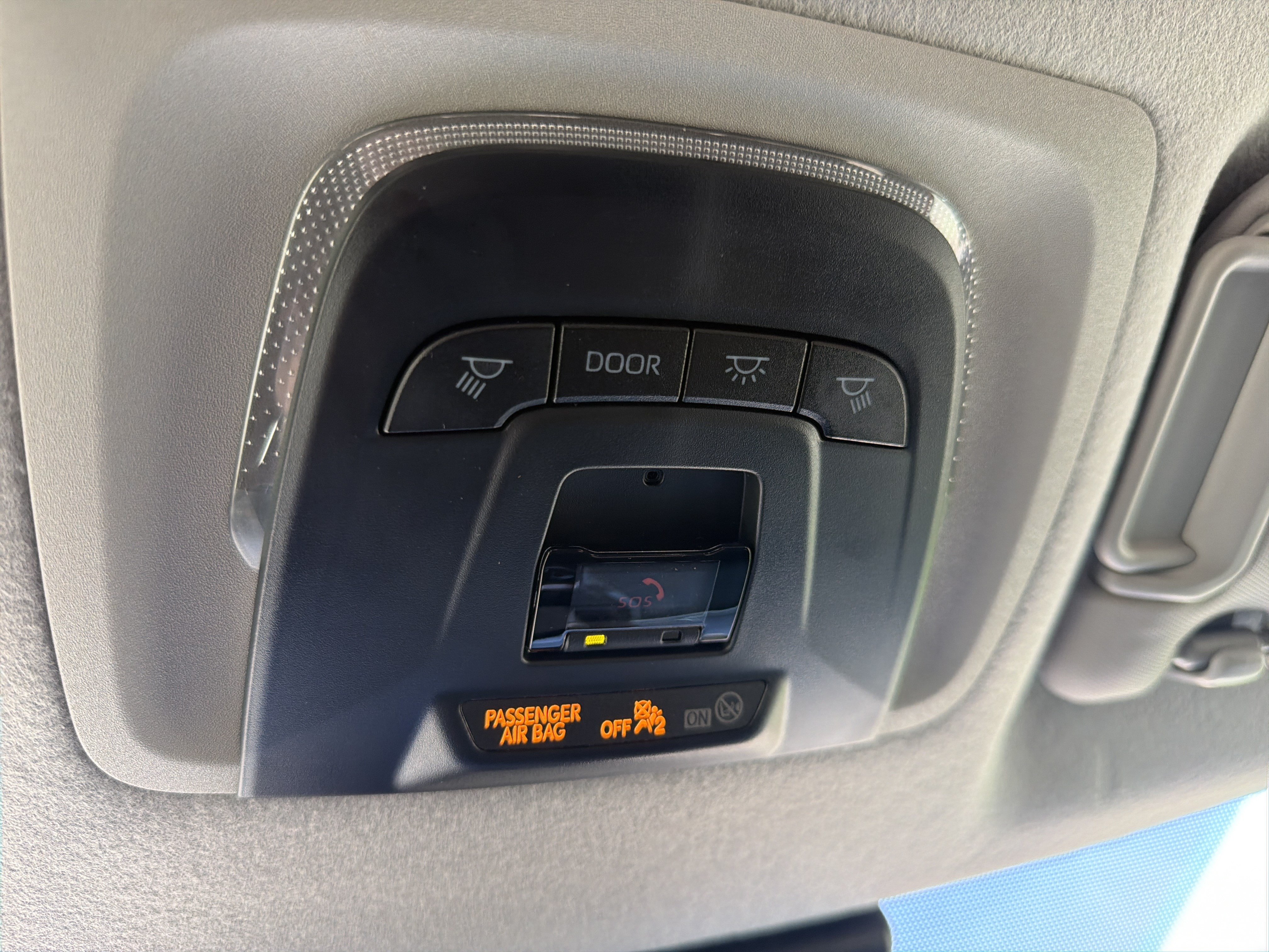 Certified 2025 Toyota Corolla Cross LE FWD image 5