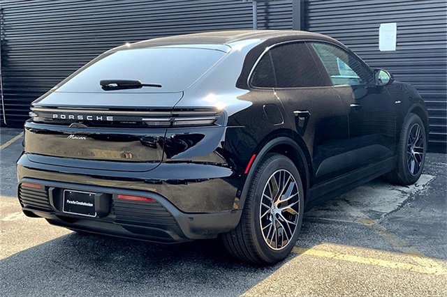 Used 2025 Porsche Macan Electric image 10