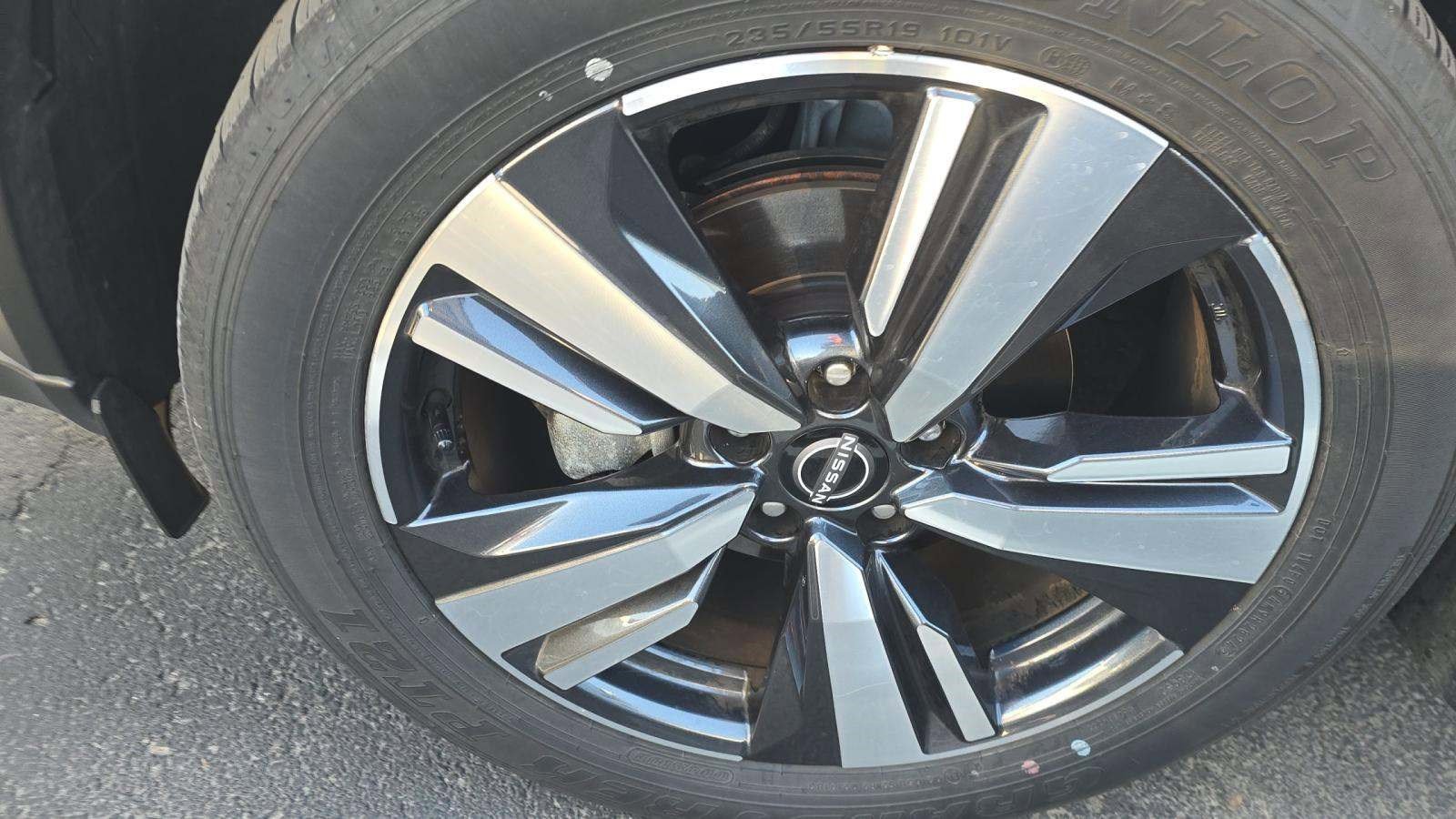 Used 2025 Nissan Rogue SL AWD/4WD image 27