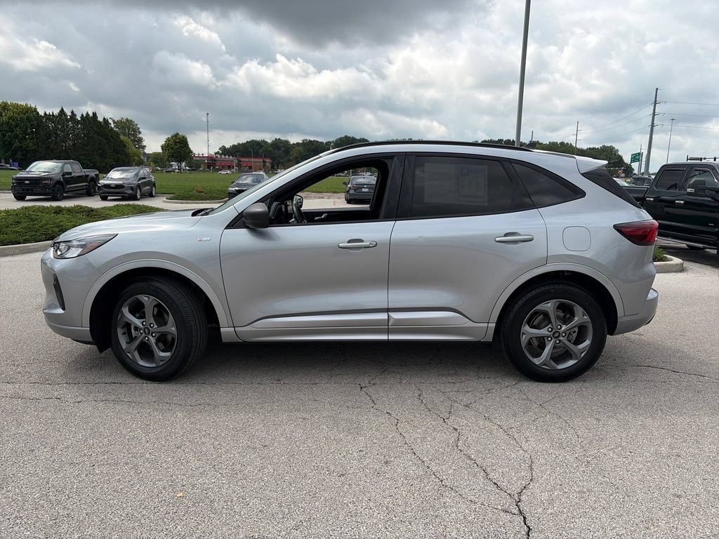 Used 2024 Ford Escape ST-Line w/ Tech Pack #1 AWD/4WD image 4