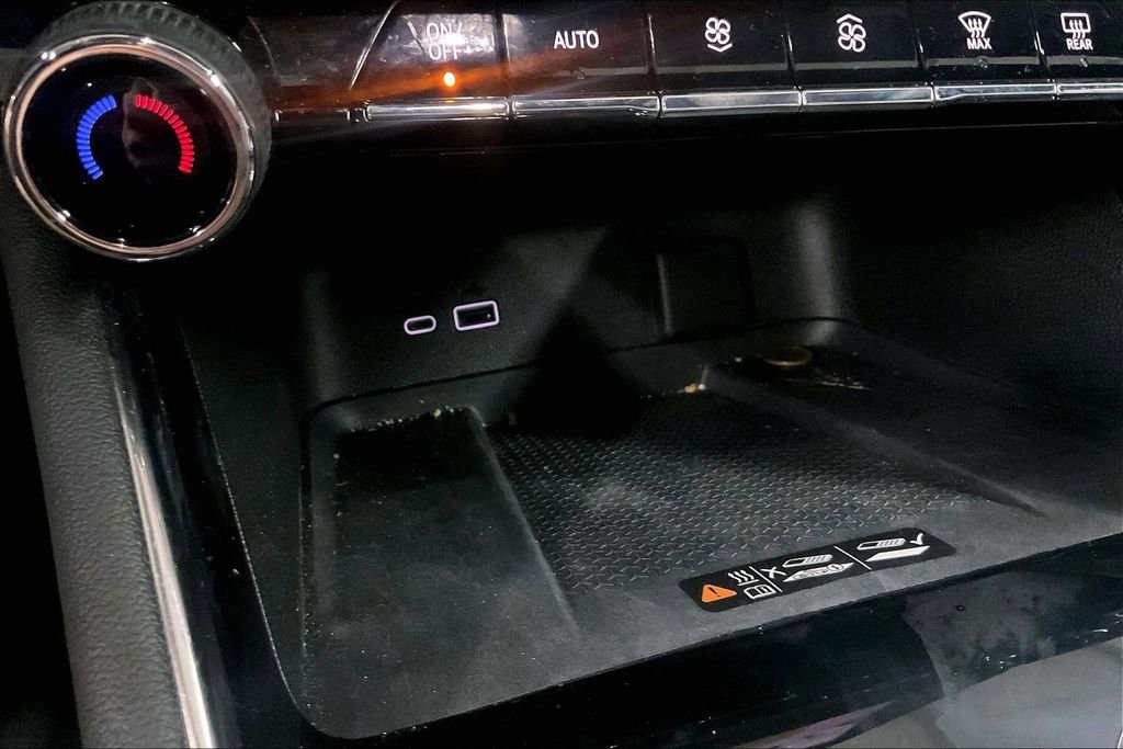 Used 2024 Chevrolet Traverse RS image 19