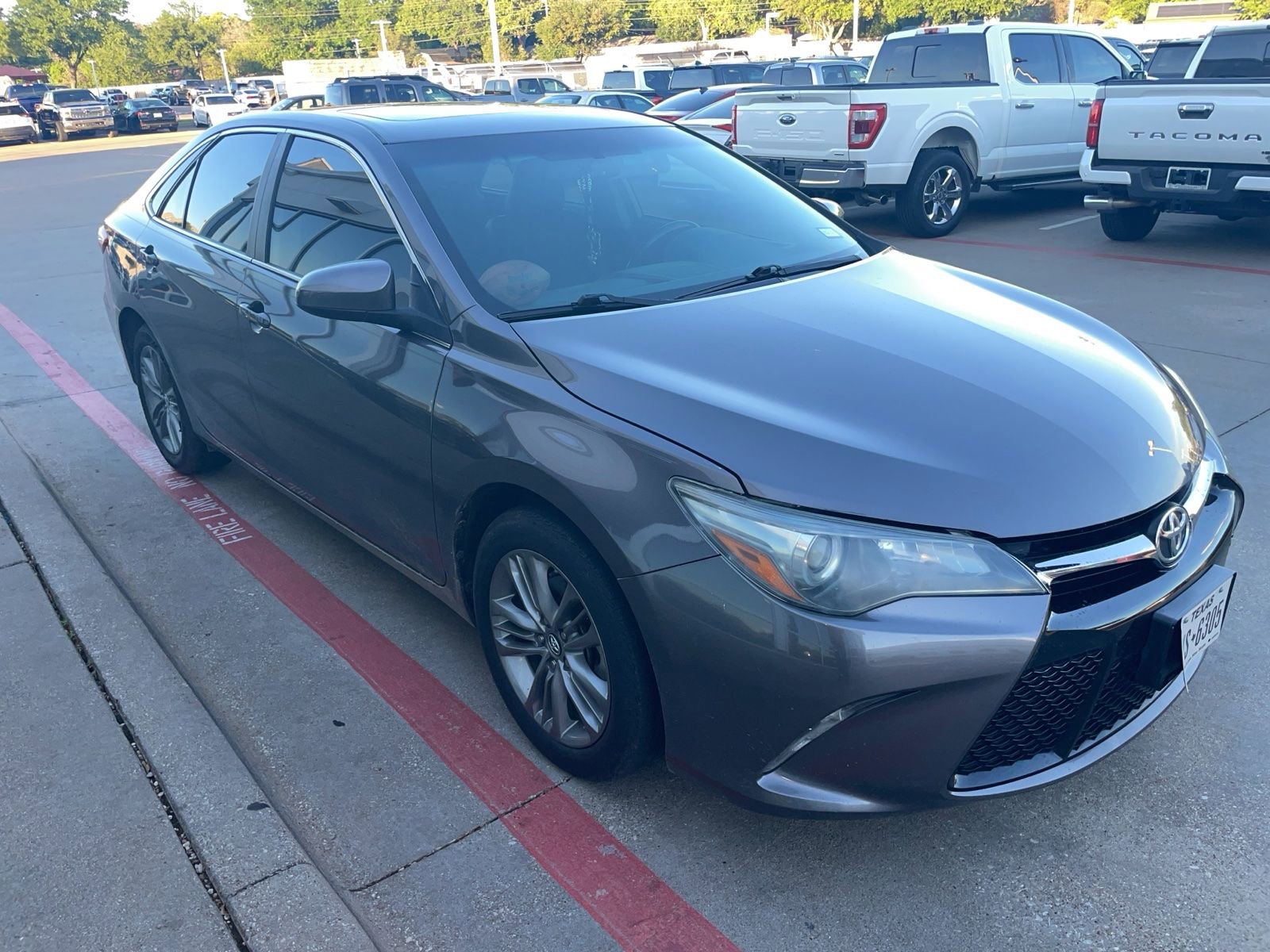 Used 2017 Toyota Camry SE w/ Moonroof Package image 3