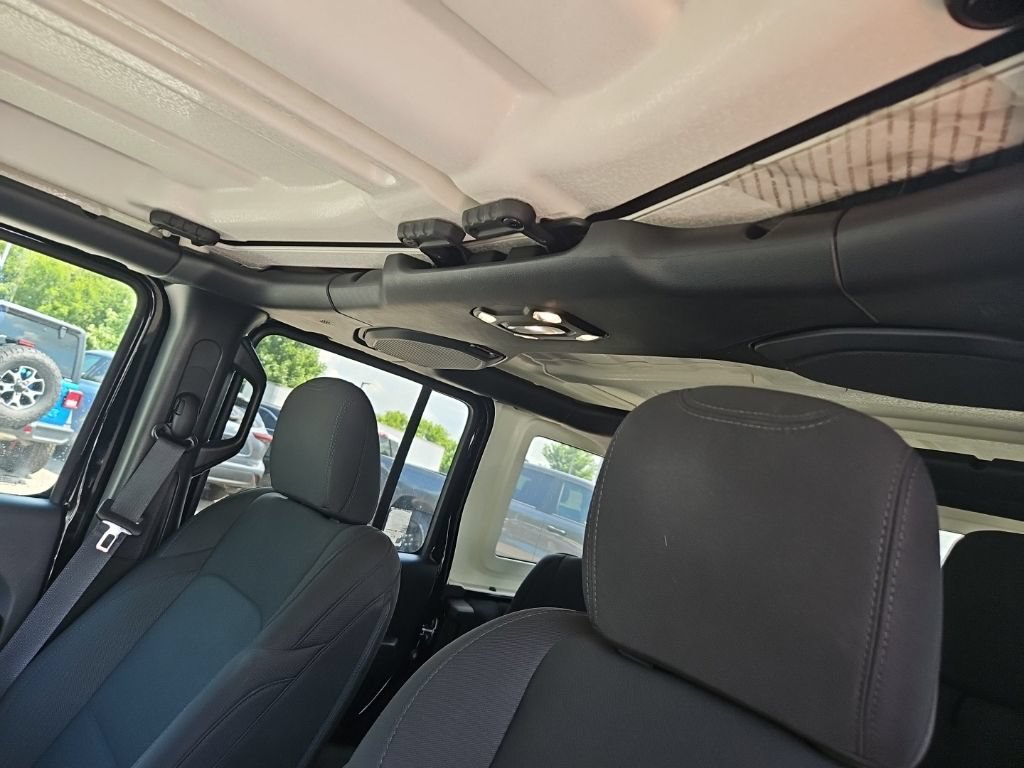 Used 2022 Jeep Wrangler Unlimited Sport AWD/4WD image 16