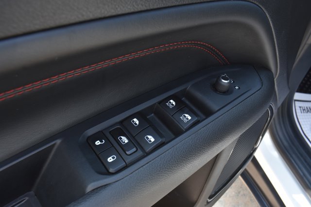 Used 2025 Jeep Compass Trailhawk AWD/4WD image 15