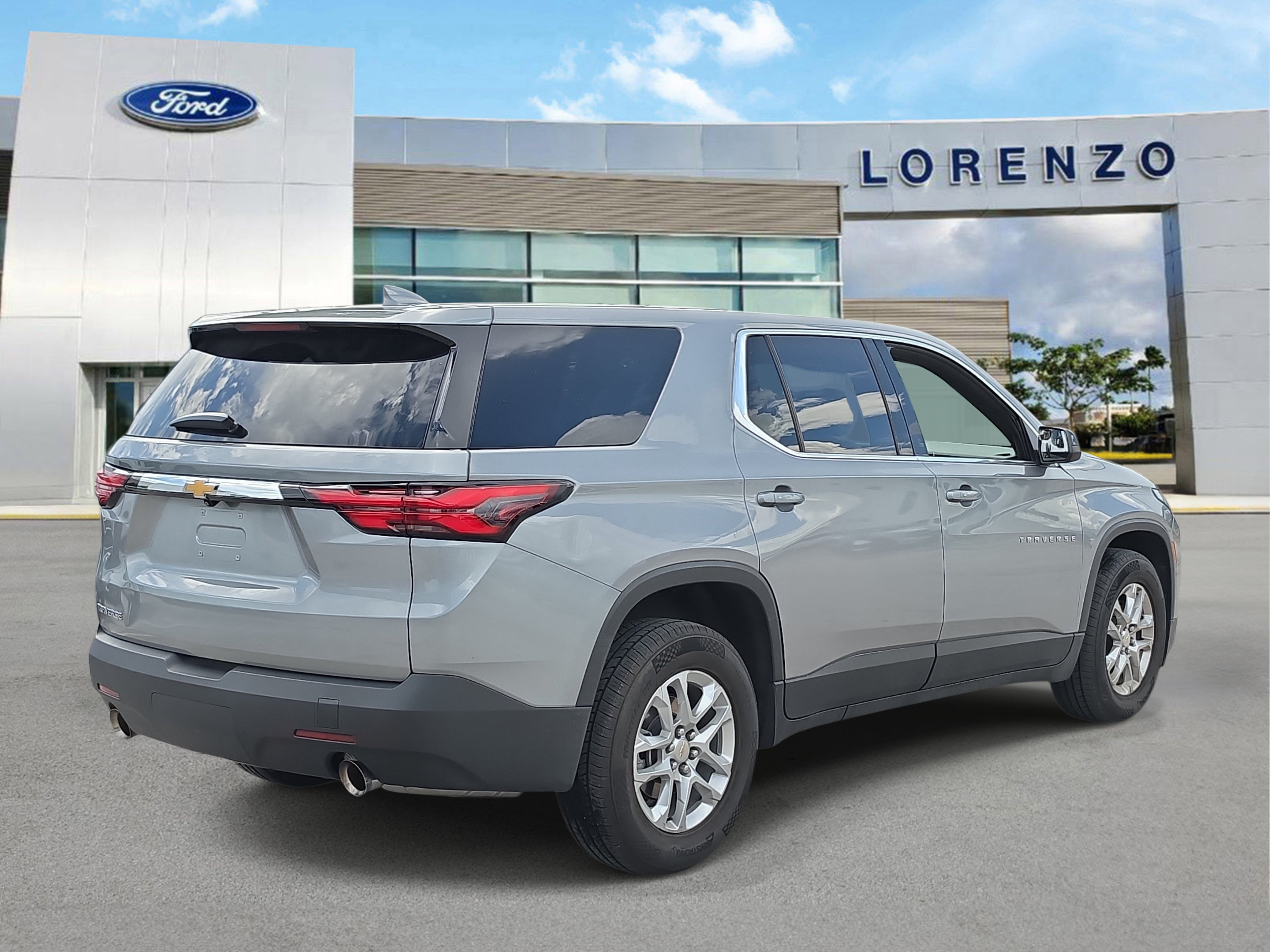 Used 2023 Chevrolet Traverse LS FWD image 4