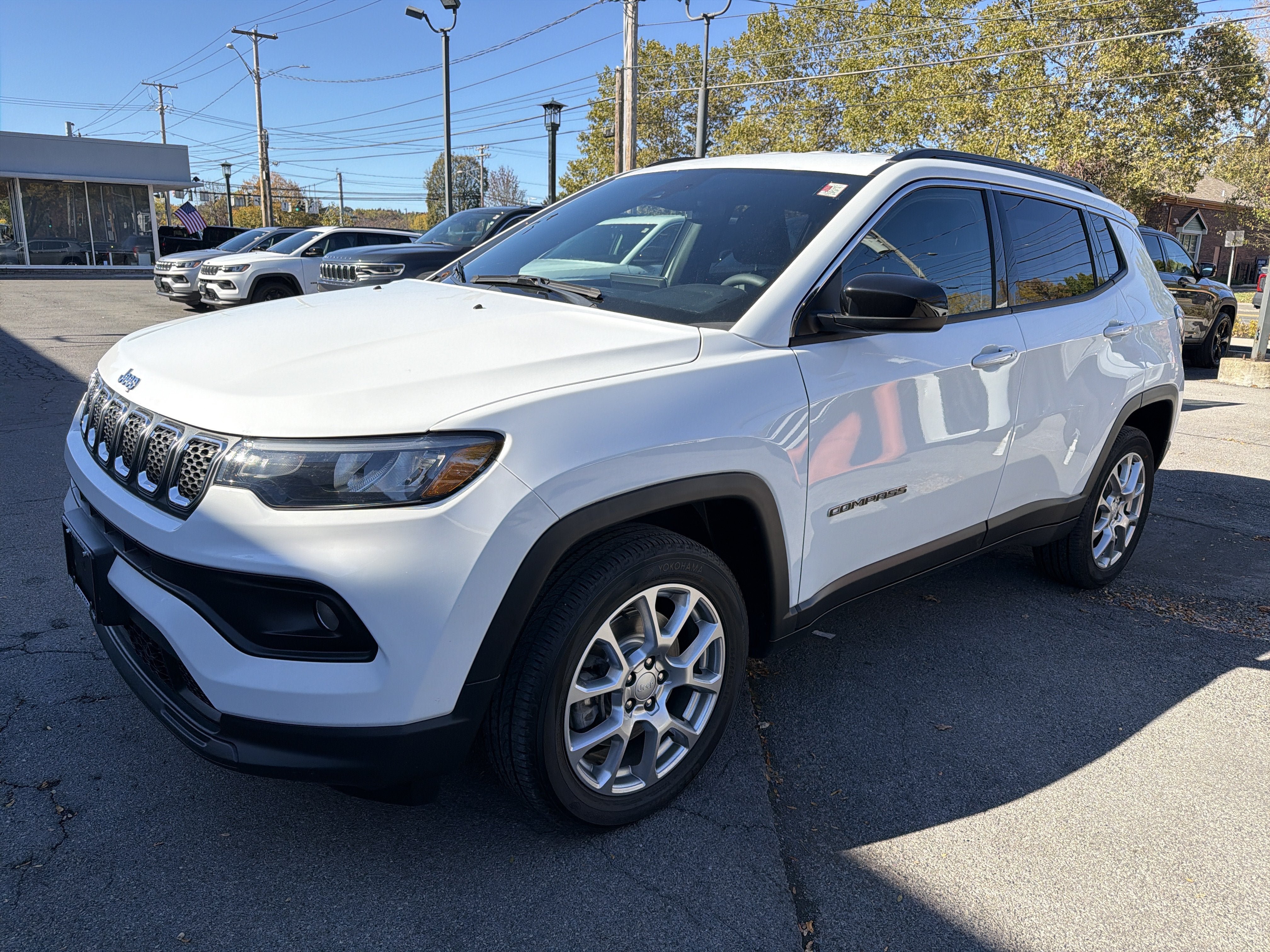 Used 2023 Jeep Compass Latitude AWD/4WD image 4