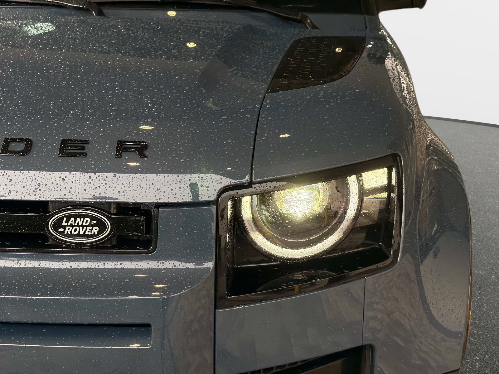 New 2026 Land Rover Defender 110 X-Dynamic SE AWD/4WD image 9