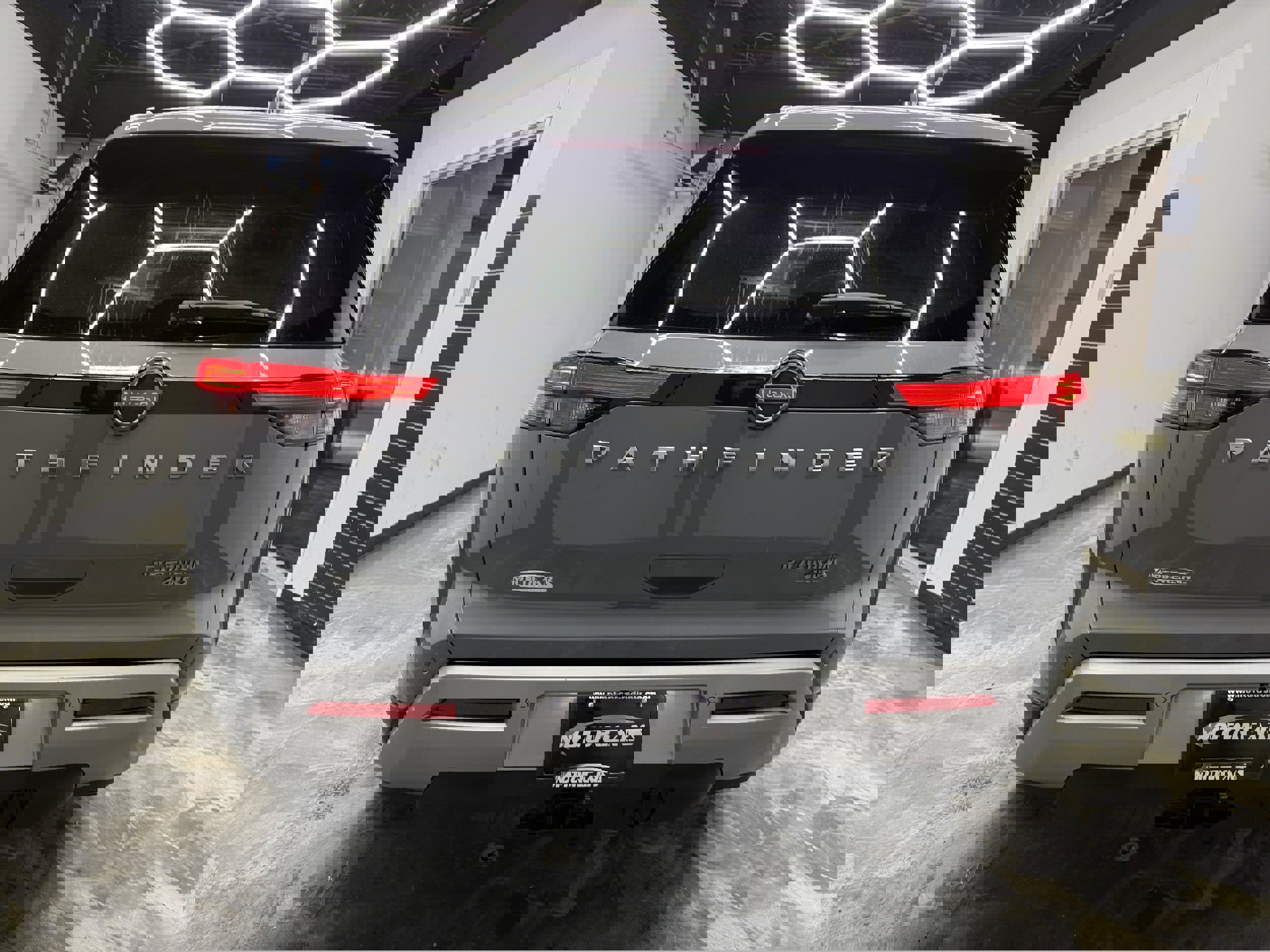 Used 2022 Nissan Pathfinder Platinum image 4