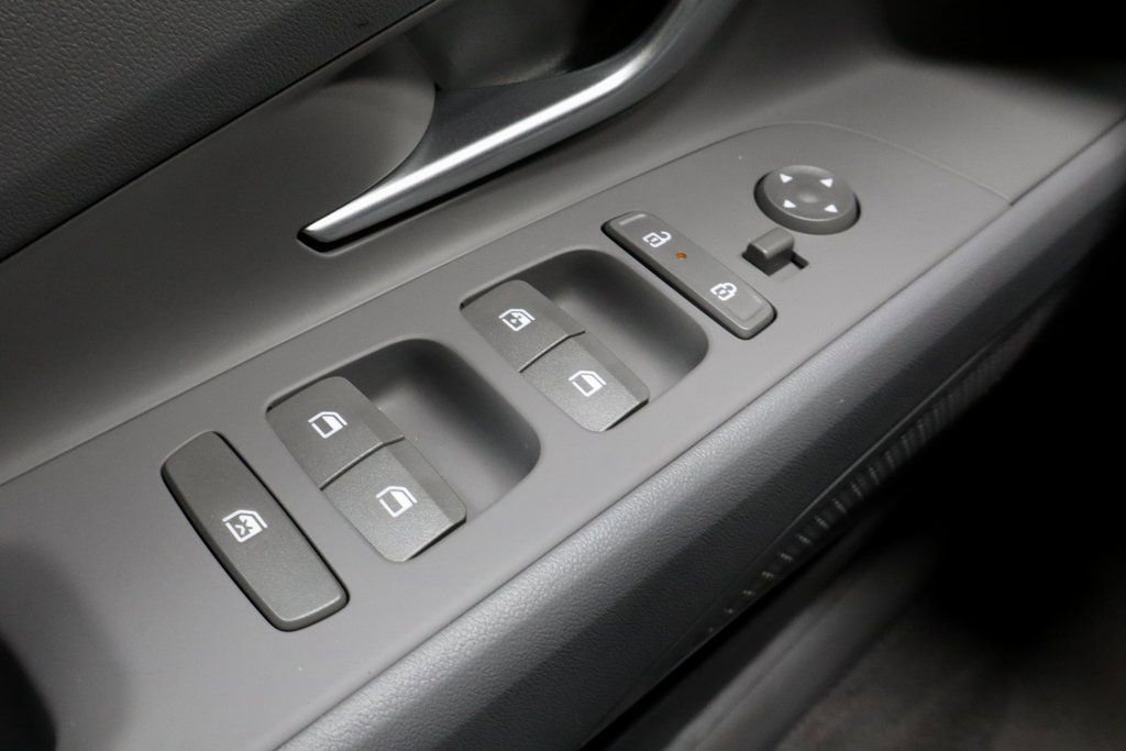 Certified 2025 Hyundai Elantra SEL image 31