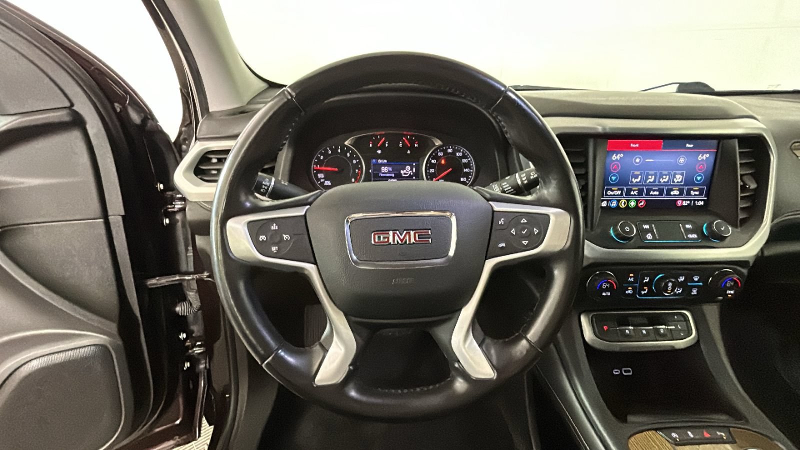 Used 2020 GMC Acadia SLE w/ Driver Convenience Package FWD image 17