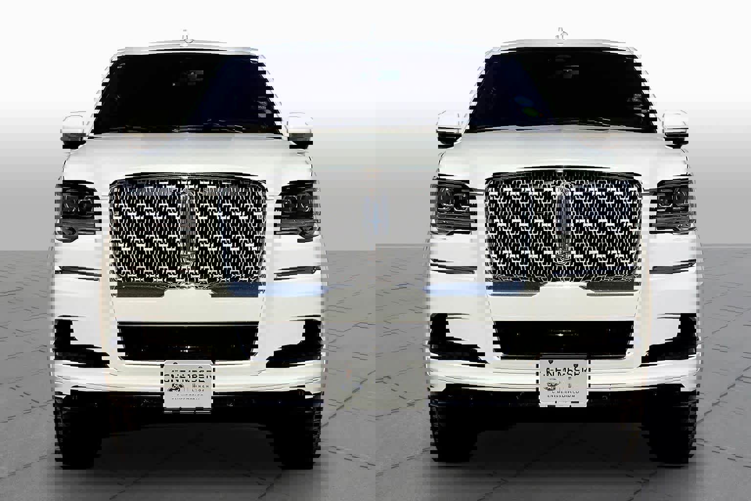 Used 2024 Lincoln Navigator Reserve image 4