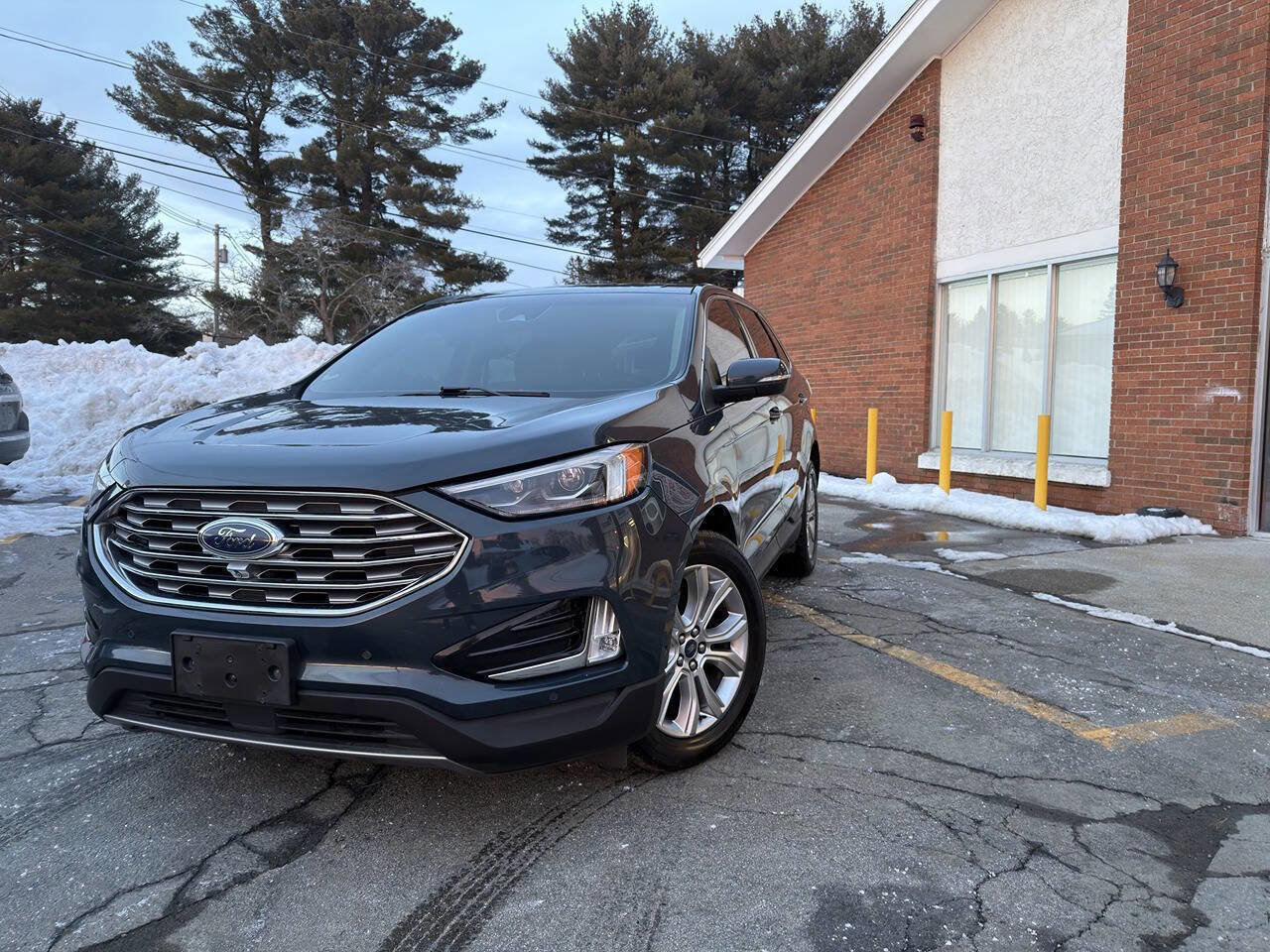 Used 2019 Ford Edge Titanium w/ Equipment Group 301A image 2
