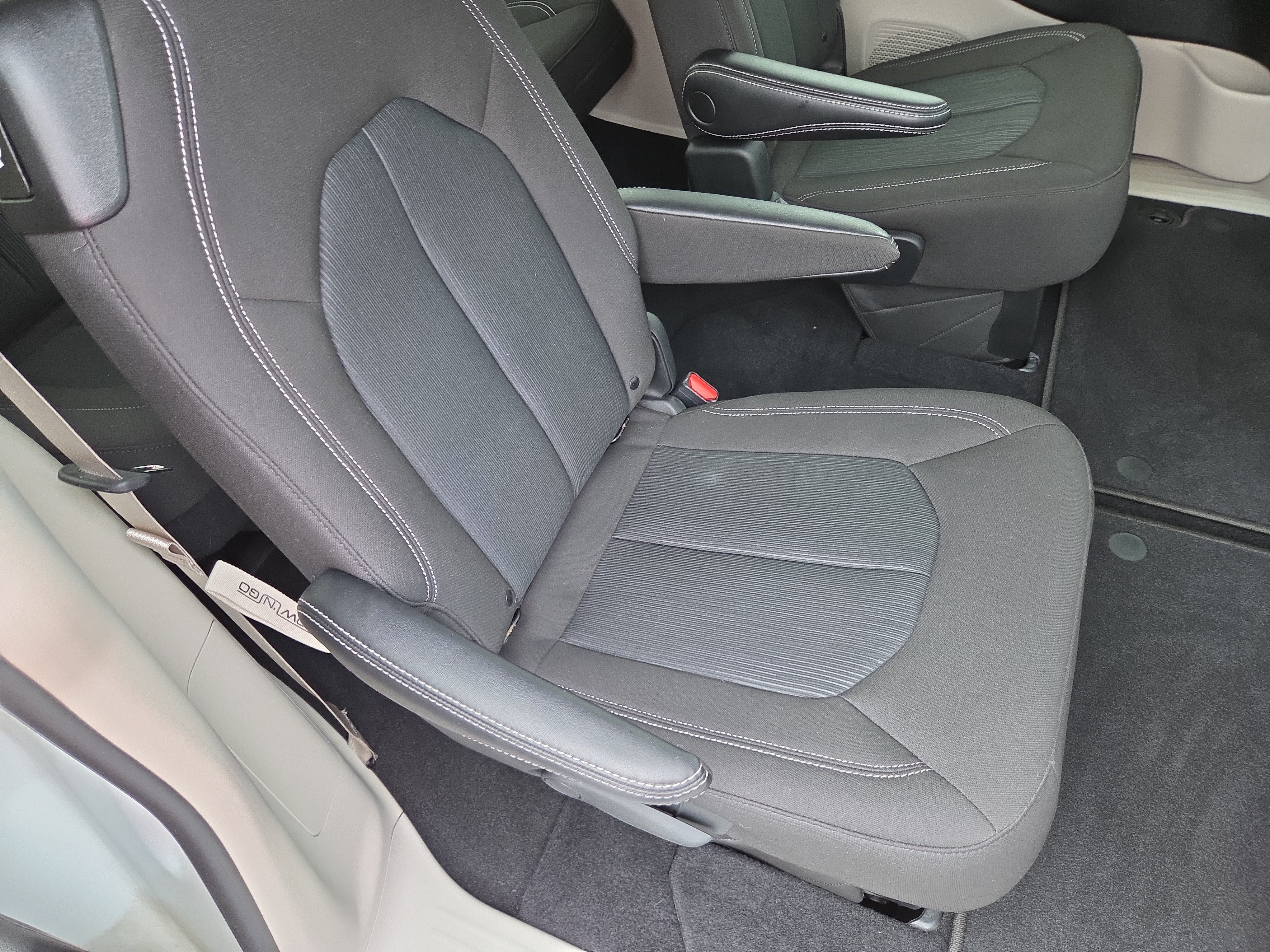 Certified 2022 Chrysler Voyager LX FWD image 21