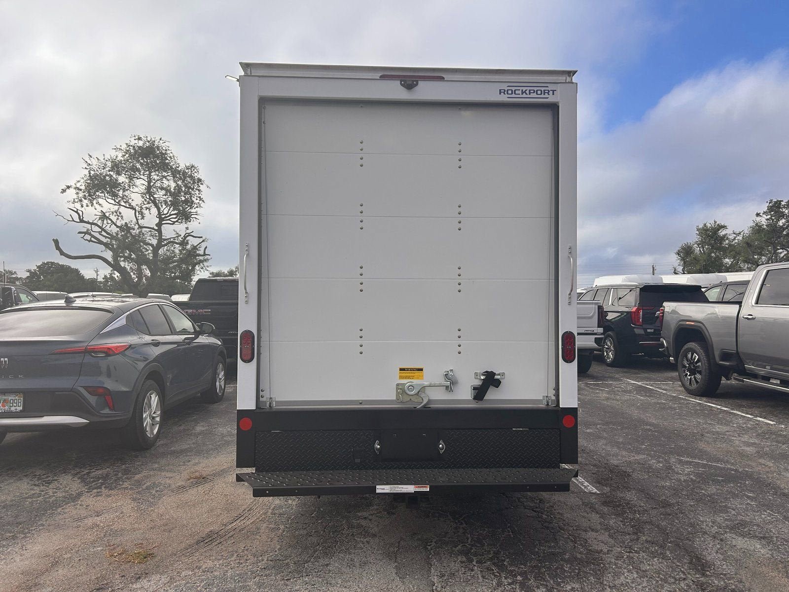 New 2025 GMC Savana 3500 w/ Power Convenience Package image 7