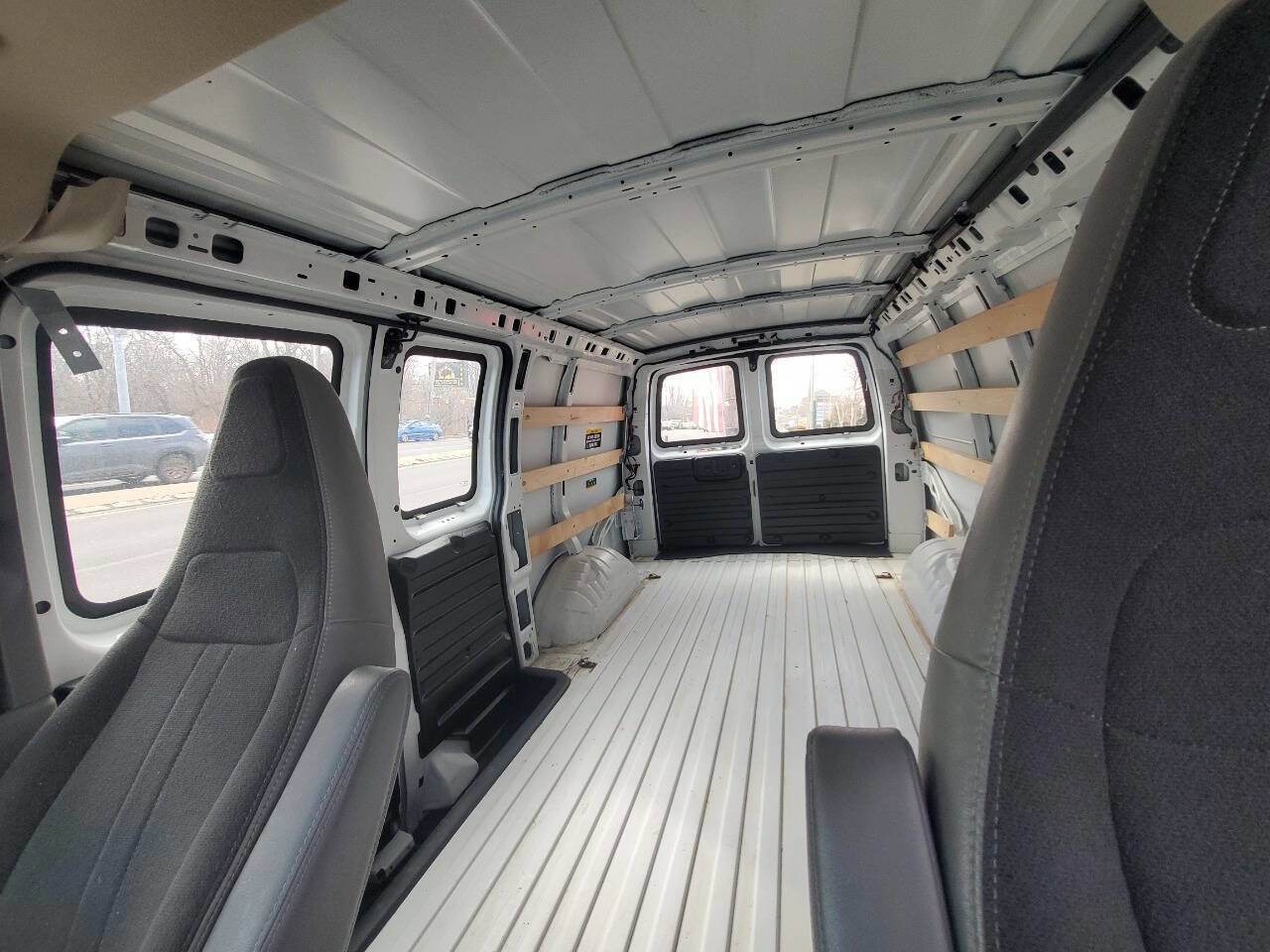 Used 2025 GMC Savana 2500 w/ Driver Convenience Package image 2