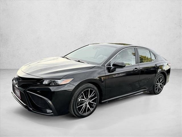Used 2024 Toyota Camry SE FWD image 1
