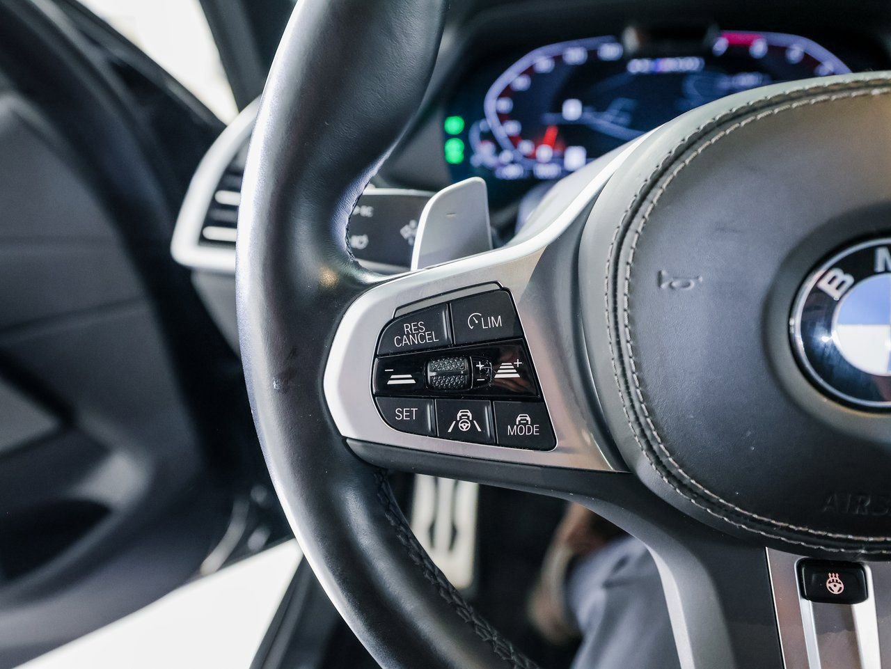 Used 2022 BMW X5 M50i w/ Executive Package image 17