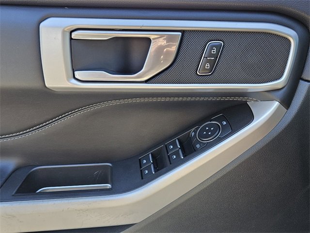 Used 2023 Ford Explorer XLT image 30