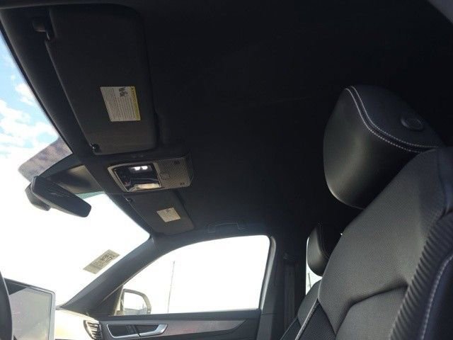 Used 2025 Volkswagen Atlas Cross Sport SE image 13