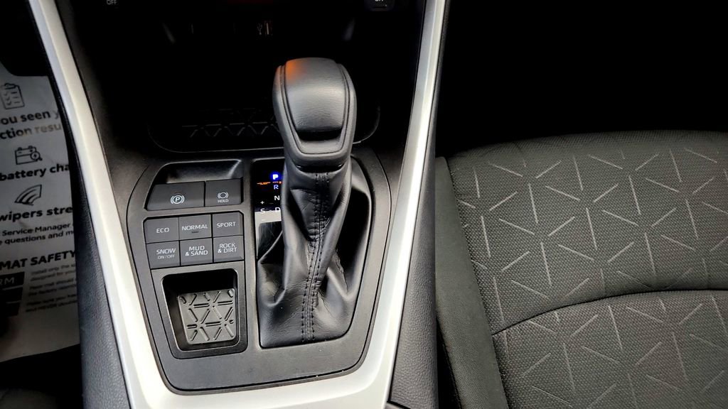 Certified 2025 Toyota RAV4 XLE AWD/4WD image 28