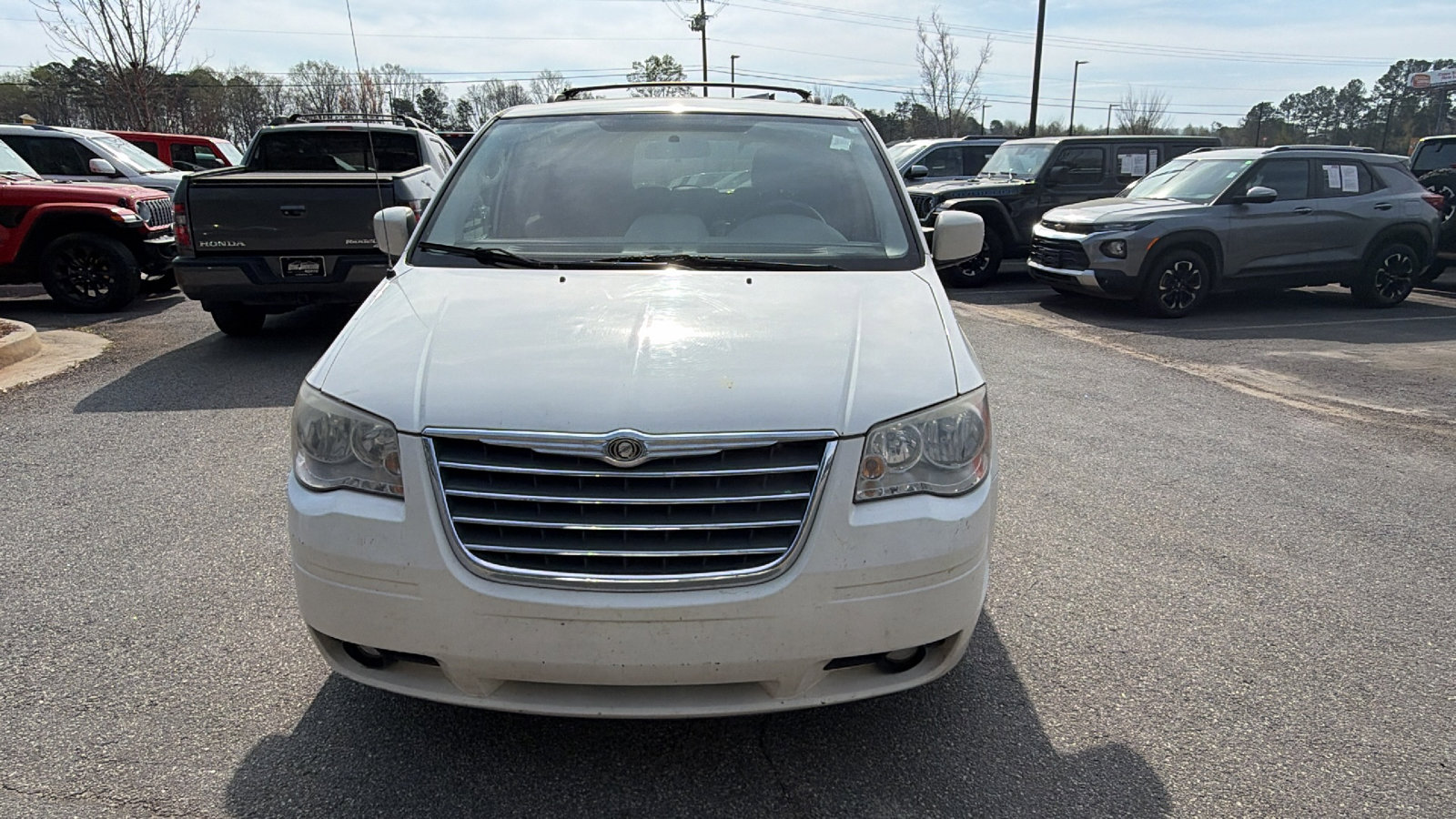 Used 2010 Chrysler Town & Country Touring image 3