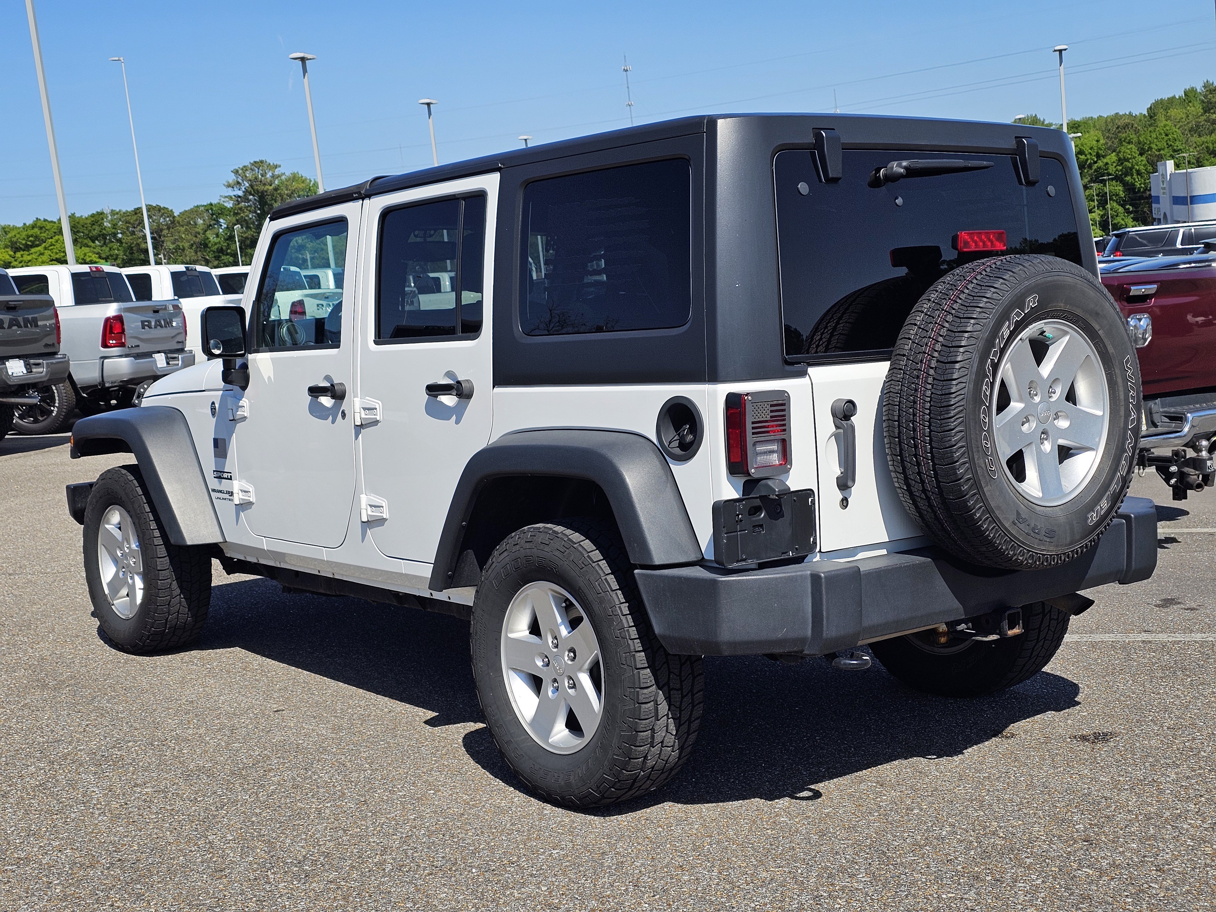 Used 2018 Jeep Wrangler Unlimited Sport S AWD/4WD image 12