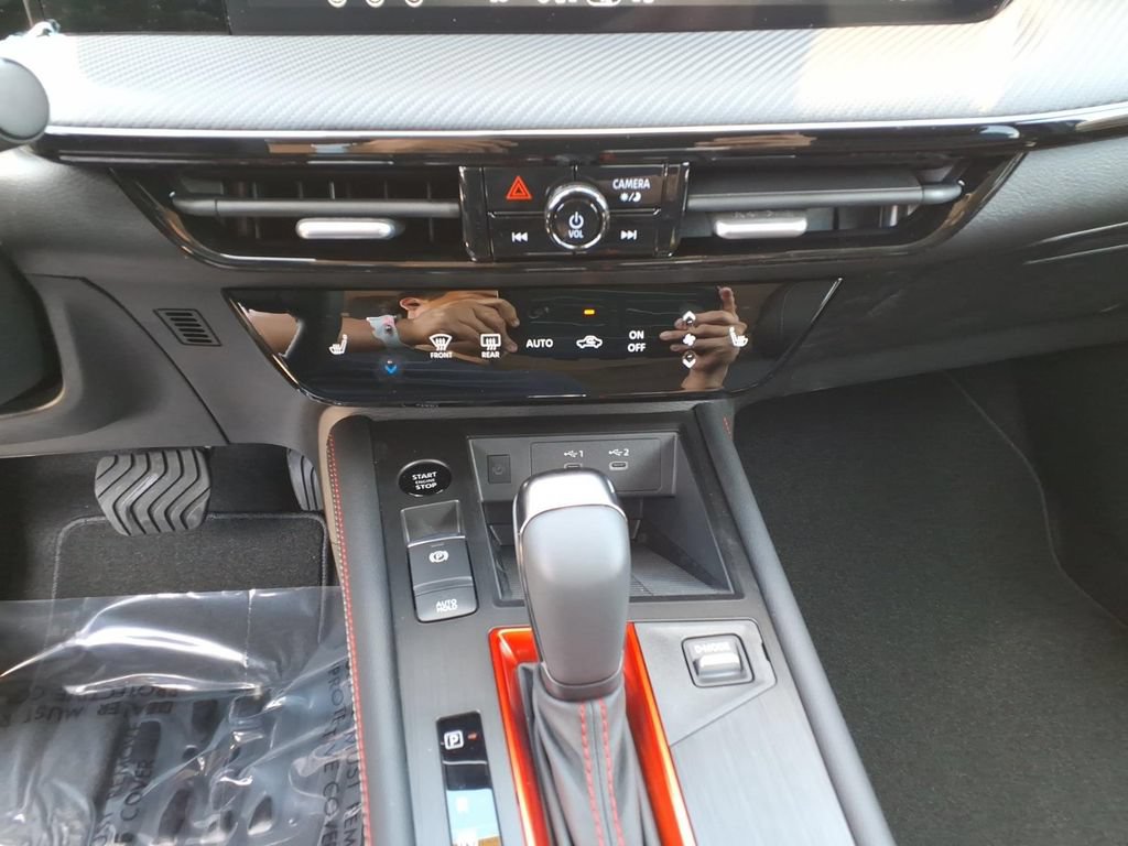 New 2026 Nissan Kicks SR w/ SR Premium Package AWD/4WD image 27