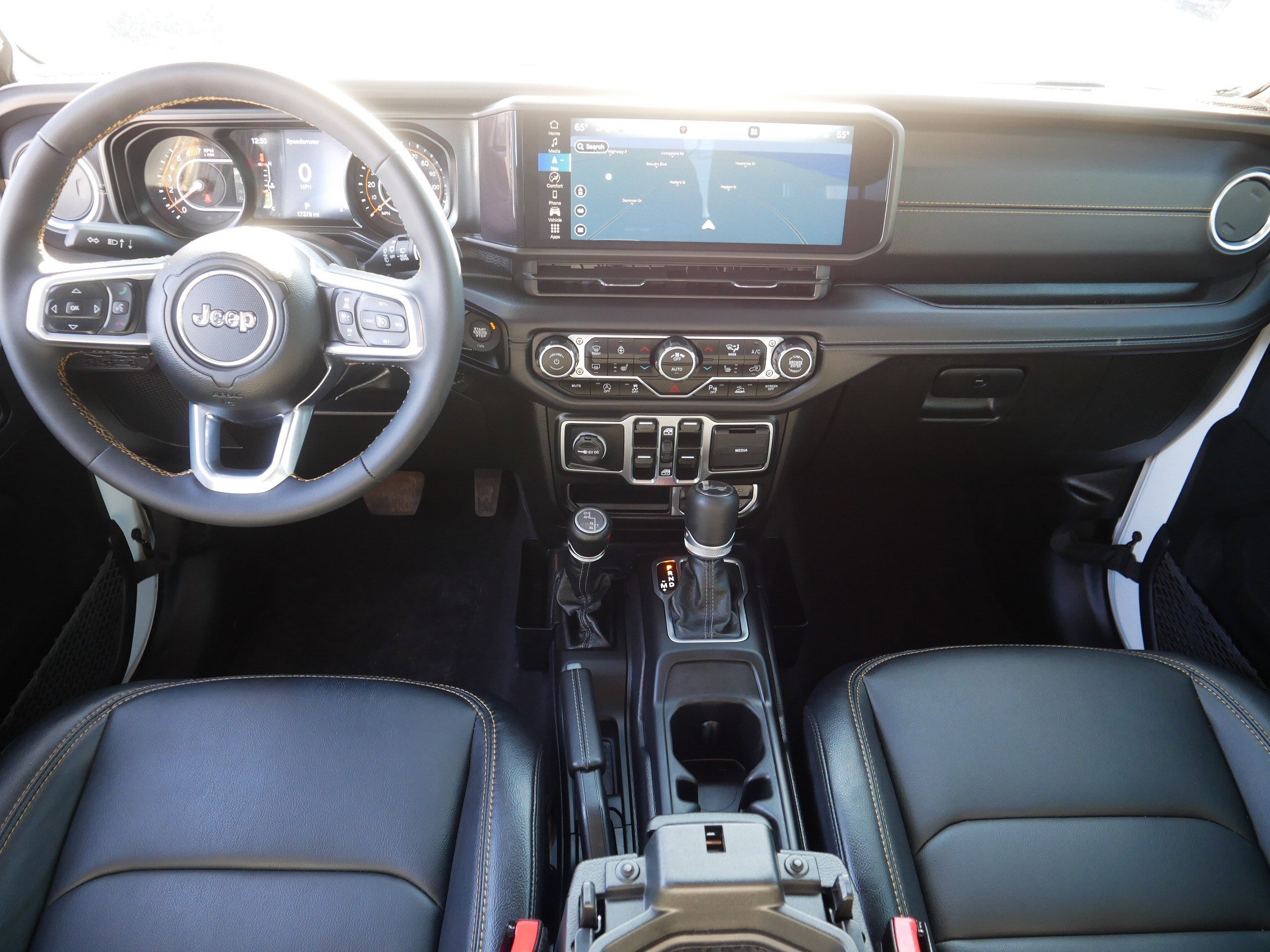 Used 2024 Jeep Wrangler Sahara w/ Technology Group image 10