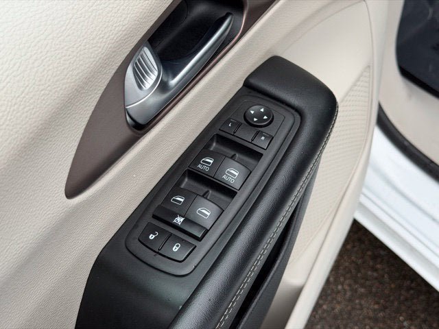 Certified 2023 Chrysler Voyager LX FWD image 14