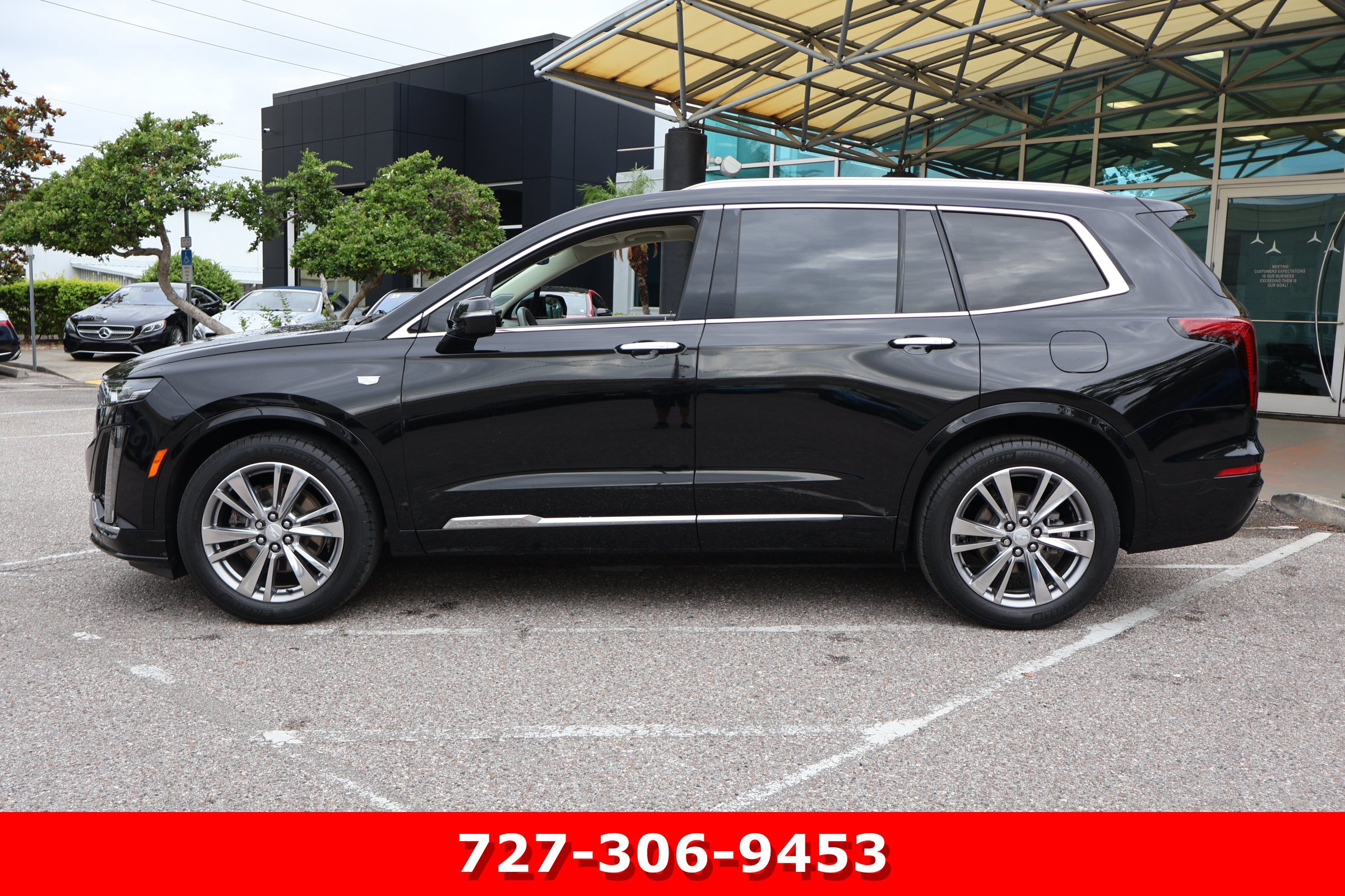 Used 2023 Cadillac XT6 Premium Luxury FWD image 6