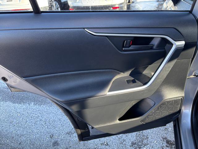 Used 2022 Toyota RAV4 LE image 12