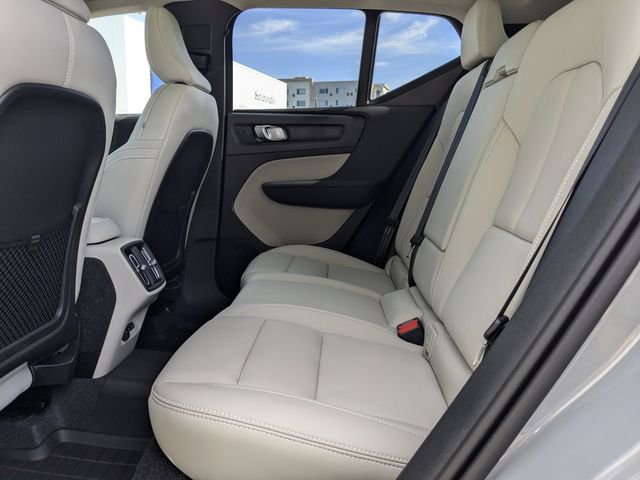 New 2025 Volvo XC40 B5 Plus w/ Protection Package Premier AWD/4WD image 18