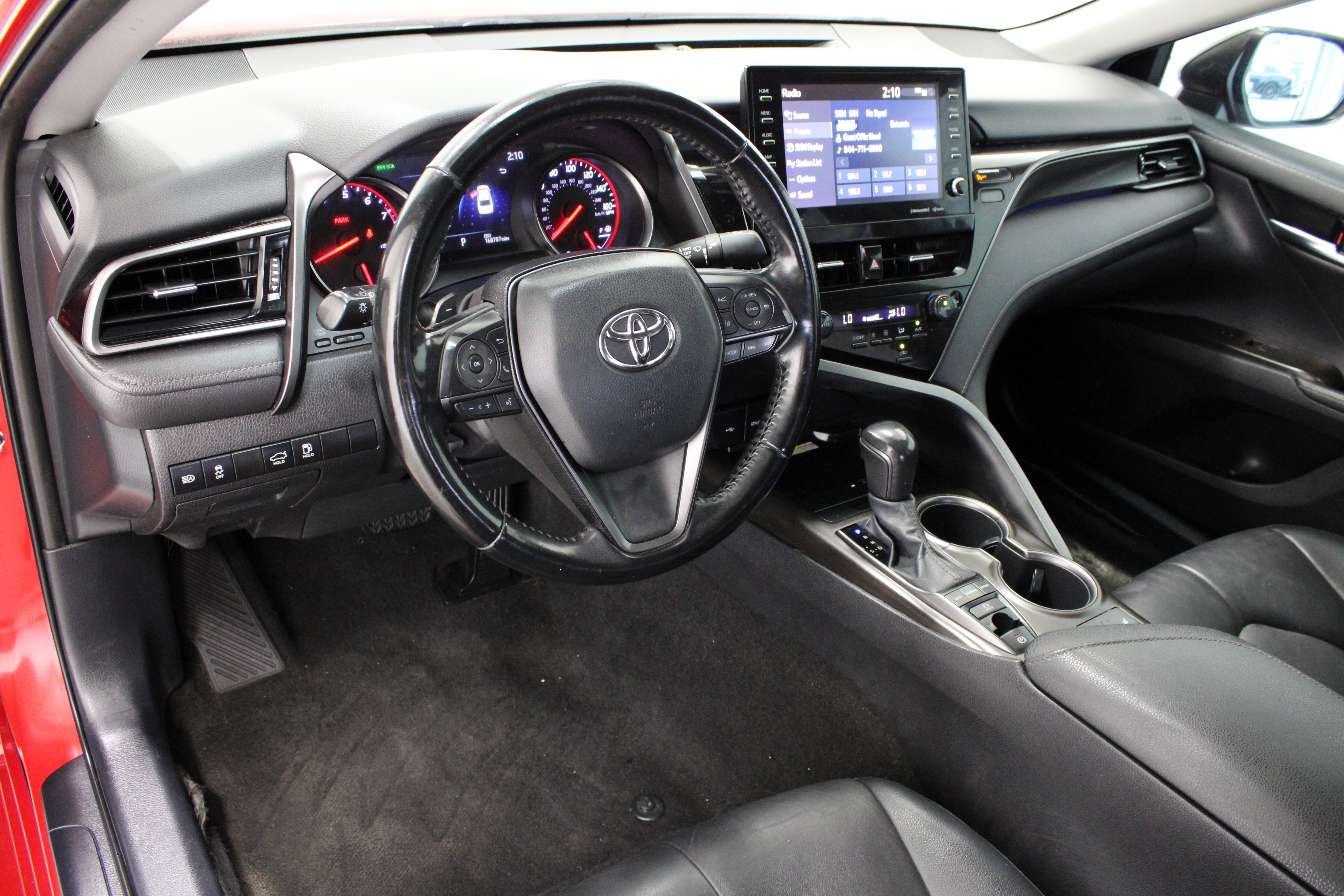 Used 2022 Toyota Camry XSE FWD image 13