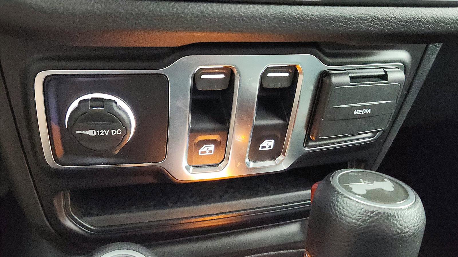 Used 2024 Jeep Wrangler Sport S image 31