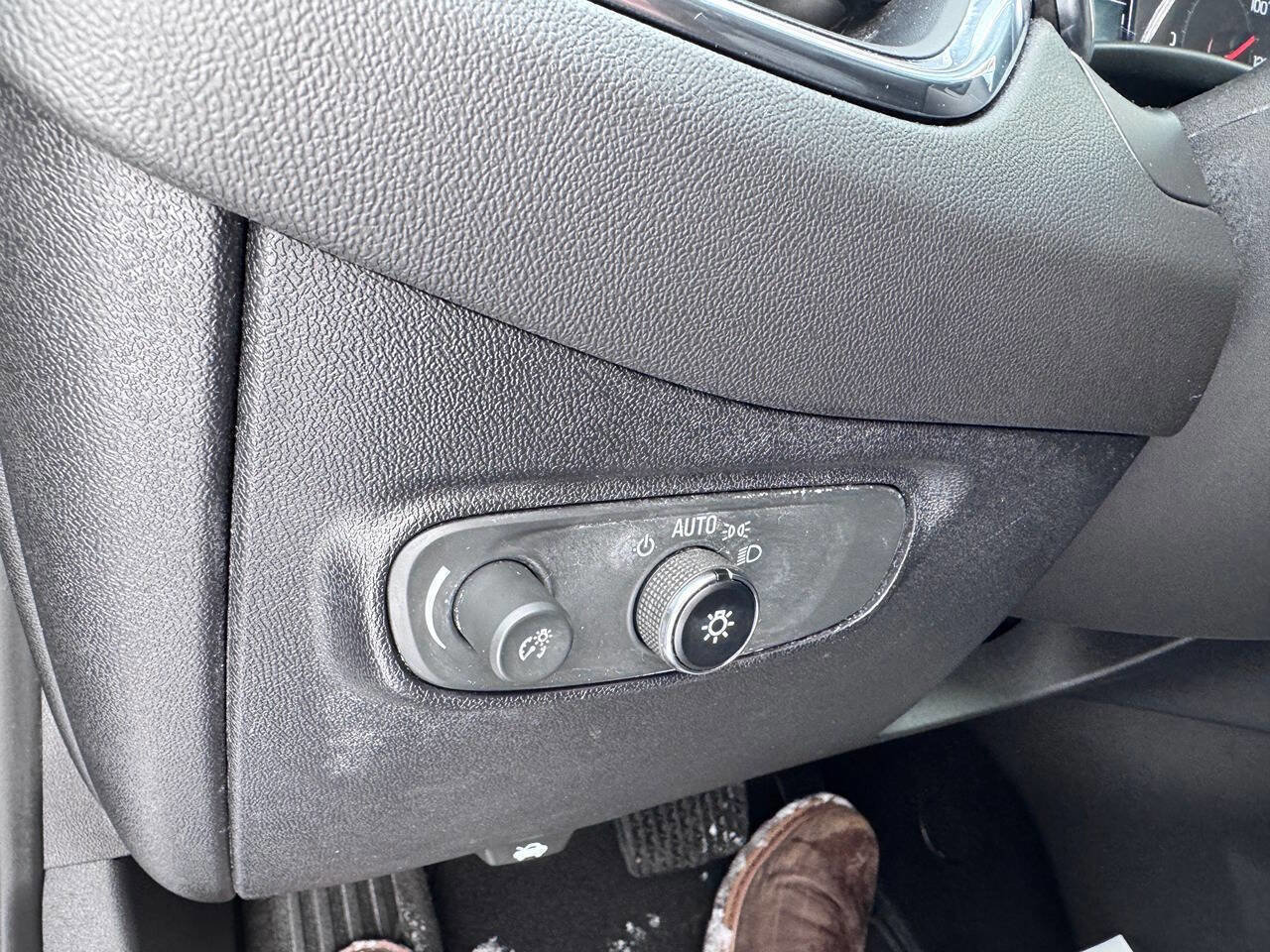 Used 2018 Chevrolet Equinox LT image 16