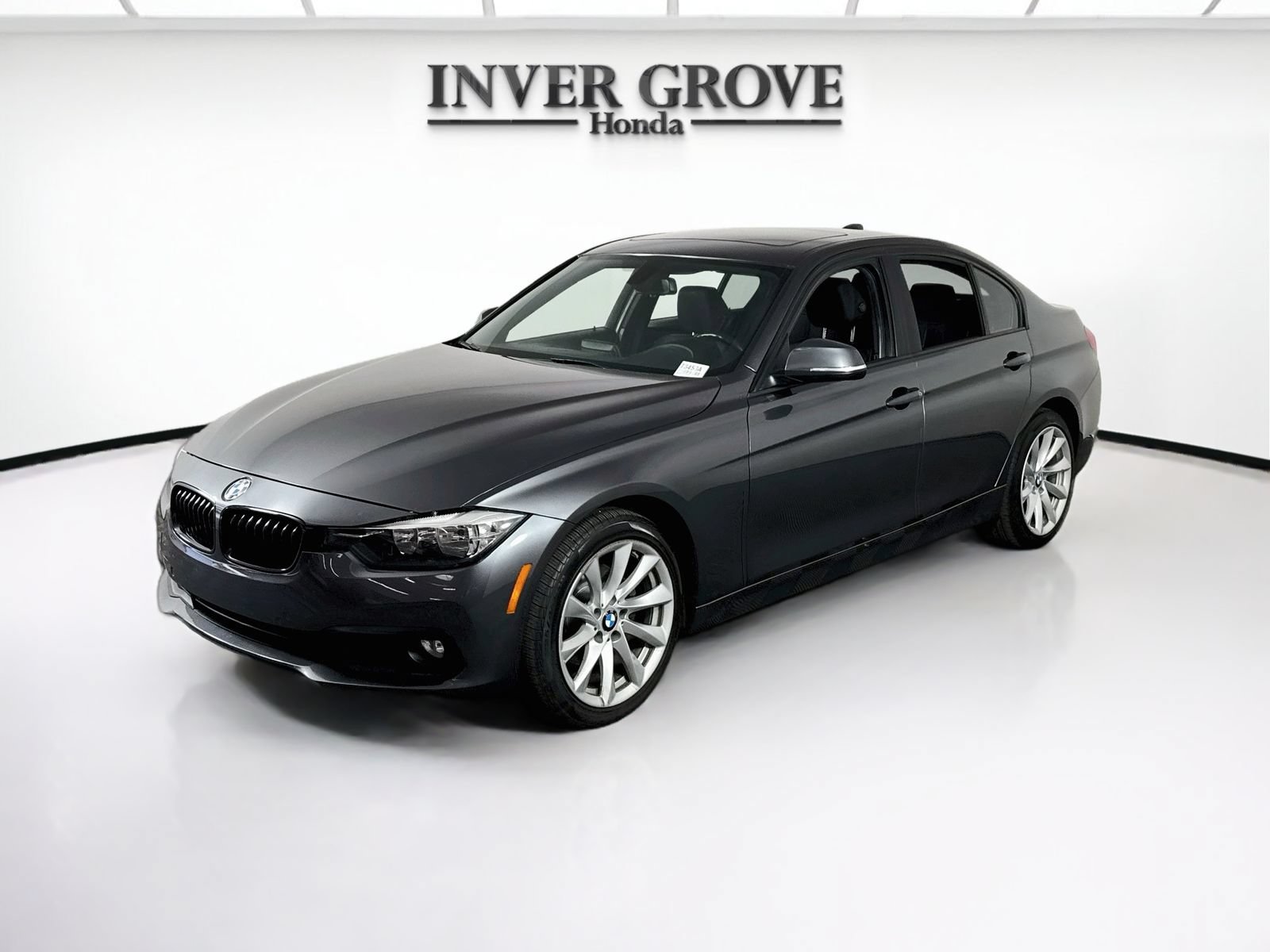 Used 2017 BMW 320i xDrive Sedan AWD/4WD image 1