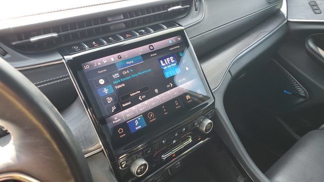 Certified 2021 Jeep Grand Cherokee L Overland w/ Luxury Tech Group IV AWD/4WD image 16