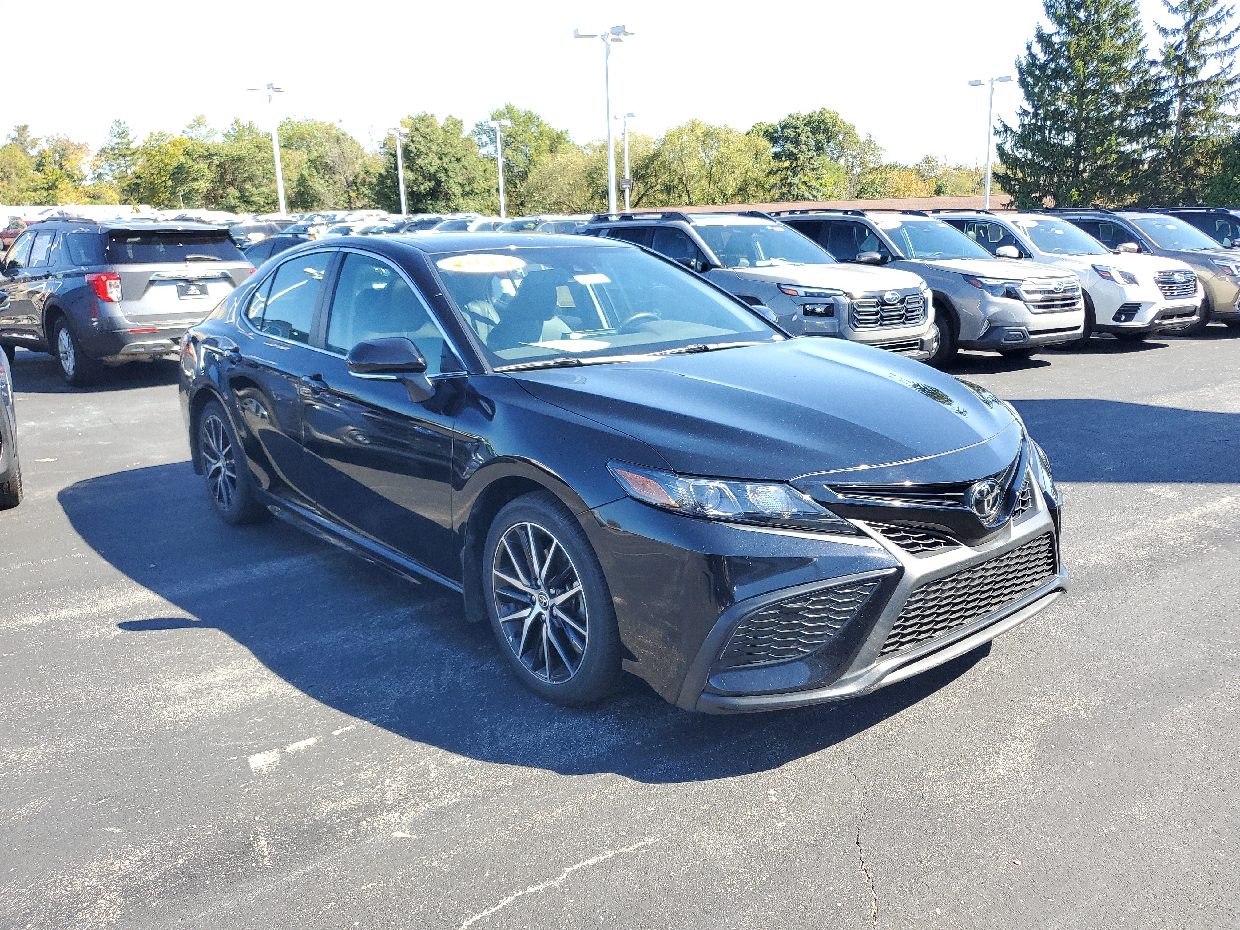 Used 2024 Toyota Camry SE w/ Cold Weather Package FWD image 4