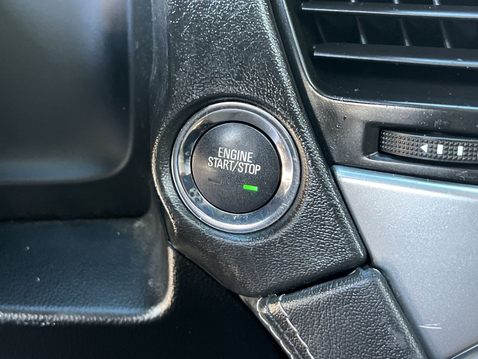 Used 2015 Chevrolet Suburban LTZ AWD/4WD image 33