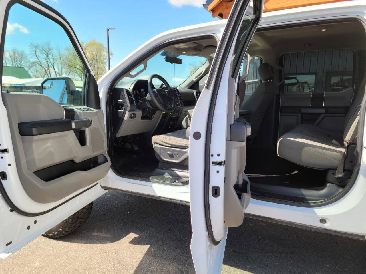 Used 2017 Ford F150 XLT w/ Trailer Tow Package AWD/4WD image 4
