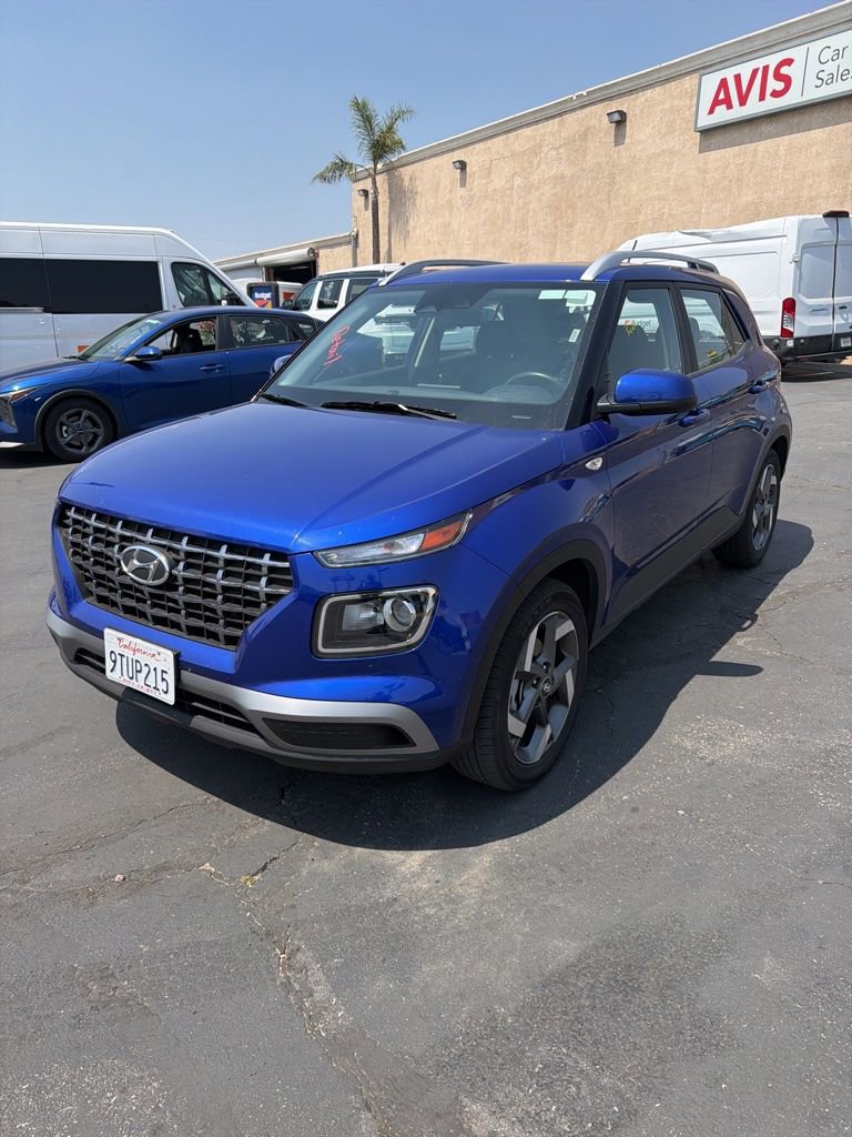 Used 2025 Hyundai Venue SEL image 1