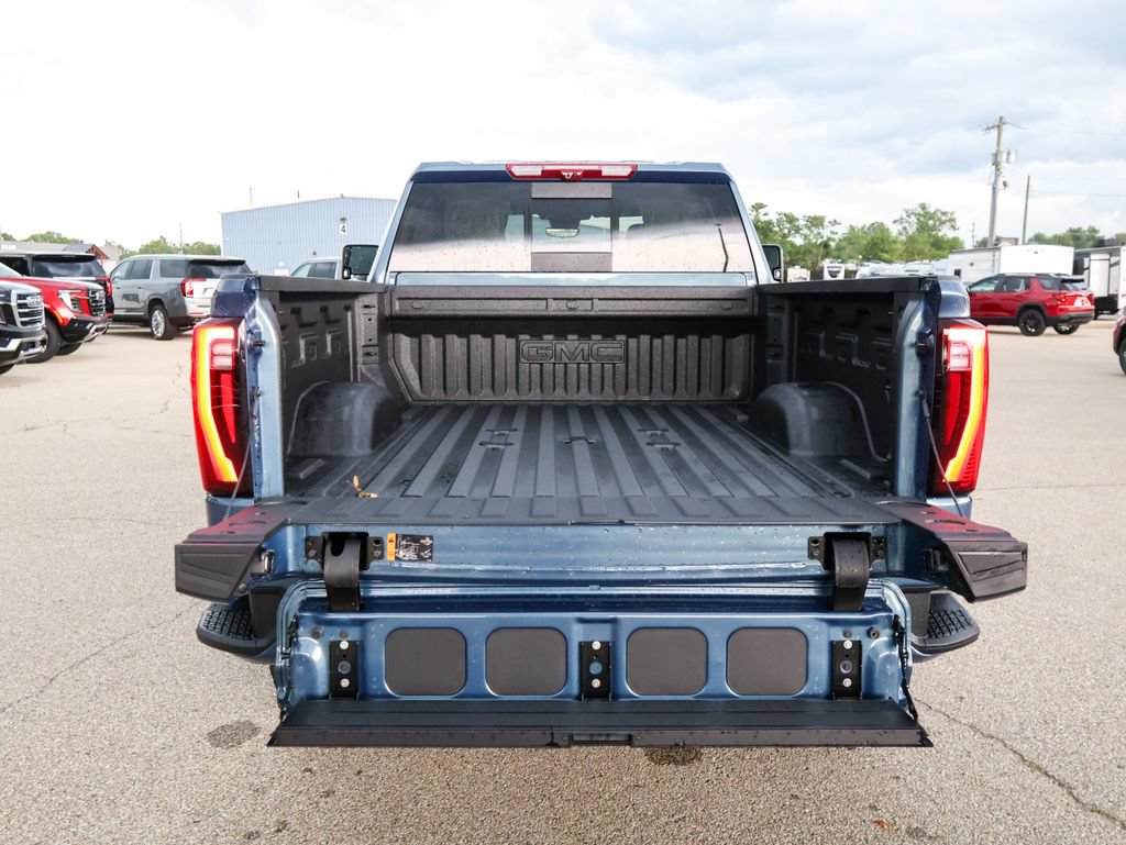 New 2026 GMC Sierra 3500 Denali Ultimate w/ LPO, Black Badging Package AWD/4WD image 5