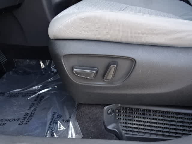 Used 2023 Toyota Sienna LE FWD image 16