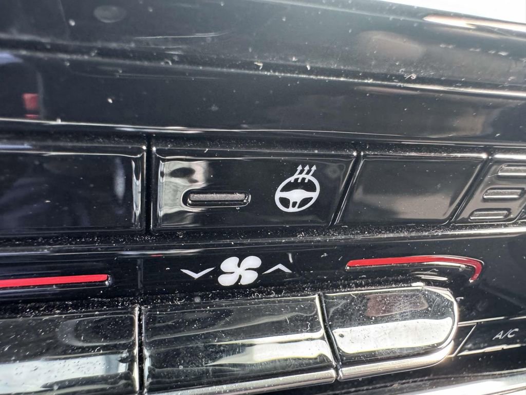 Used 2022 Jeep Grand Cherokee Laredo w/ Luxury Tech Group I image 23