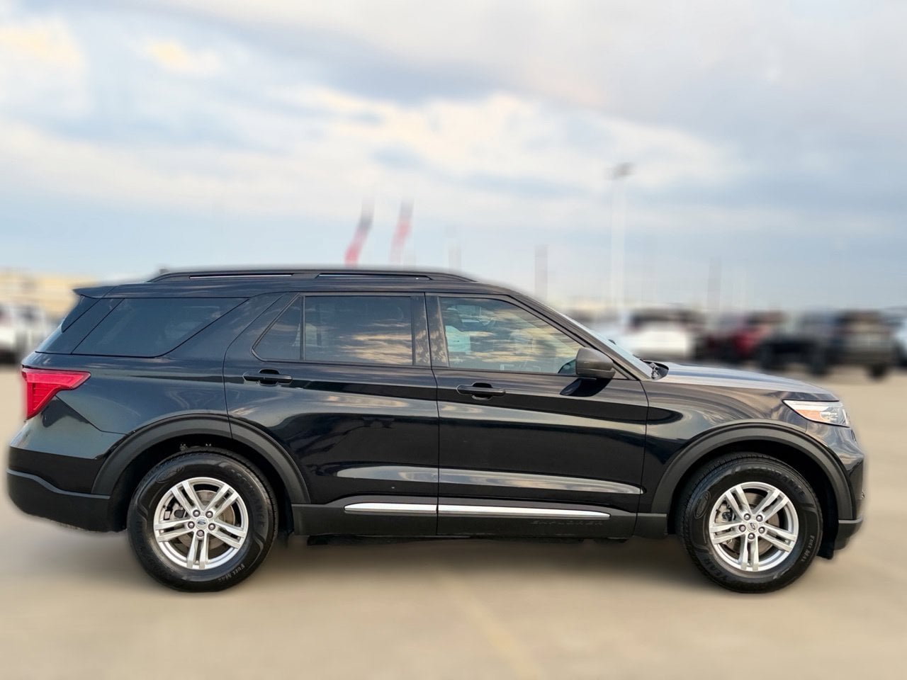 Used 2022 Ford Explorer XLT RWD image 5