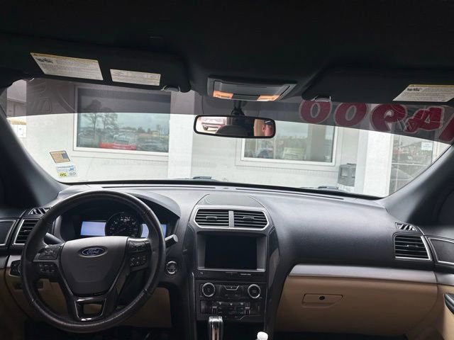Used 2017 Ford Explorer XLT w/ Equipment Group 202A image 11